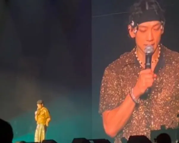 Rain ret homenatge al desaparegut Barbie Hsu durant el concert de Taiwan