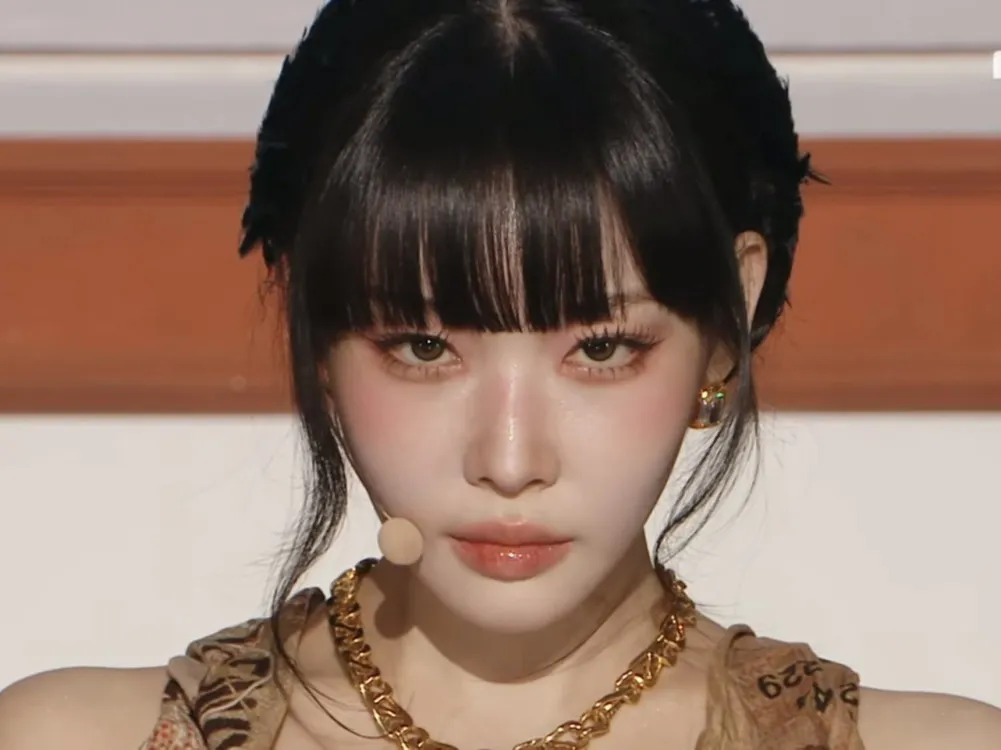 Netizens ütleb, et Chungha viimane sooja tooniga meigistiil on järgmine suur trend