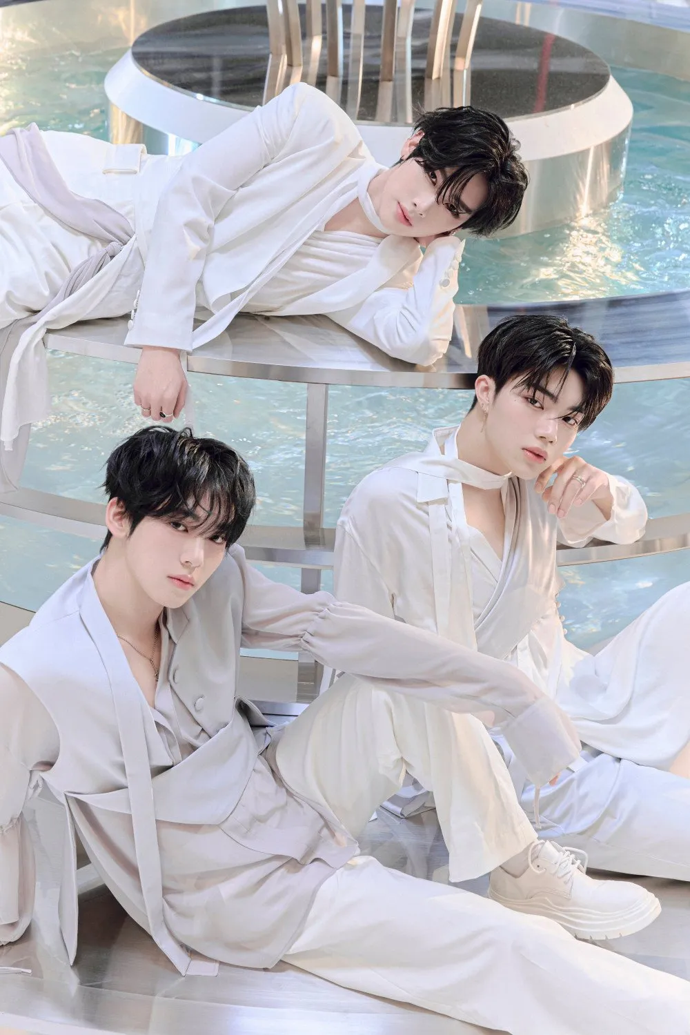 Zerobaseone revela fotos de concepto angelical "Blue Paradise"