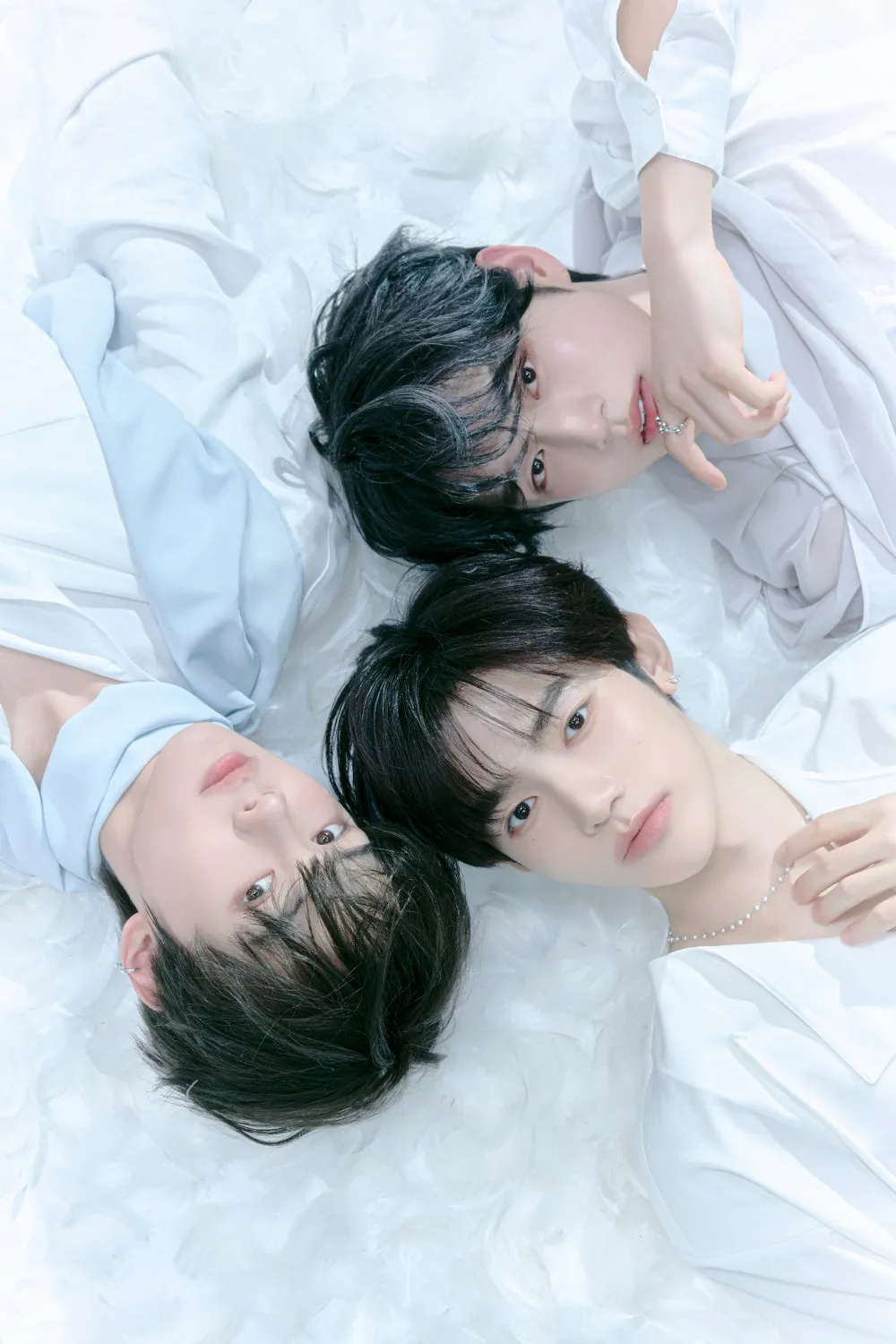 Zerobaseone revela fotos de concepto angelical "Blue Paradise"