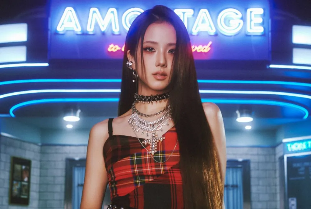 Blackpink's Jisoo pade osupljive nove dražljivosti za njen mini album Amortage 'Amortage'