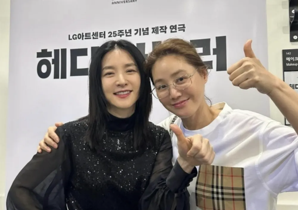 Kim Sung Ryung chválí jevištní výkon blízkého přítele Lee Young Ae ve filmu Hedda Gabler
