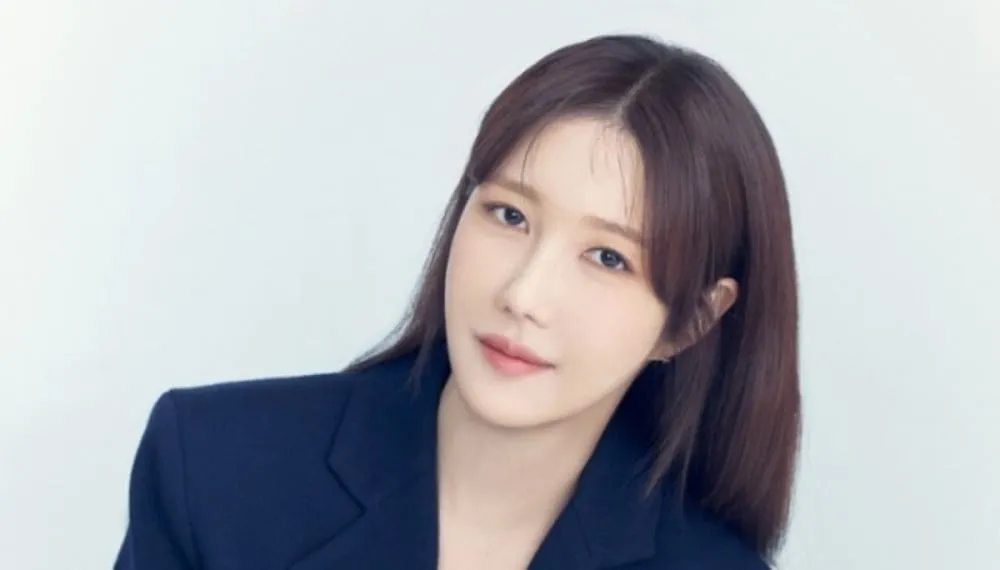 ஜப்பானியர்களுக்கு ஆதரவான நிலத் தகராறு காரணமாக குடும்பச் சர்ச்சையில் நடிகை லீ ஜி ஆ நிகழ்ச்சியைத் தவிர்த்தார்