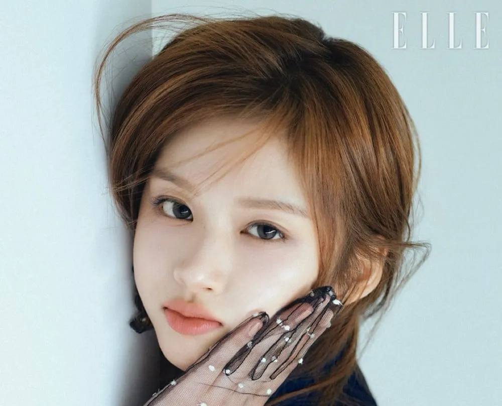 Sullyoon von NMIXX spricht im ELLE-Interview über Comeback, Musikshows und den Spitznamen „allgemeiner Sullyoon“.