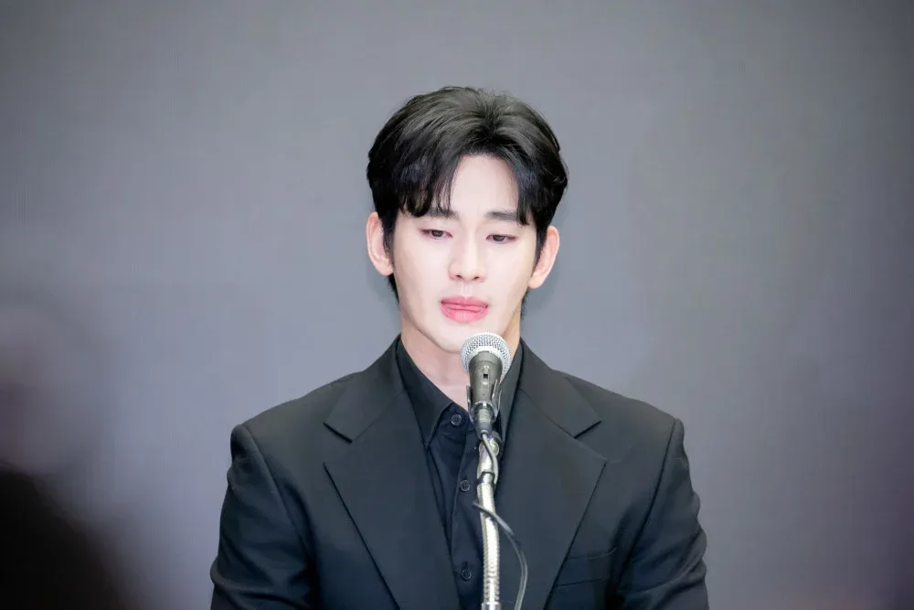 Het juridische team van Kim Soo Hyun reageert op de beweringen van het Garosero Research Institute: 'Afbeeldingen gedownload van internet, zal juridische stappen ondernemen'