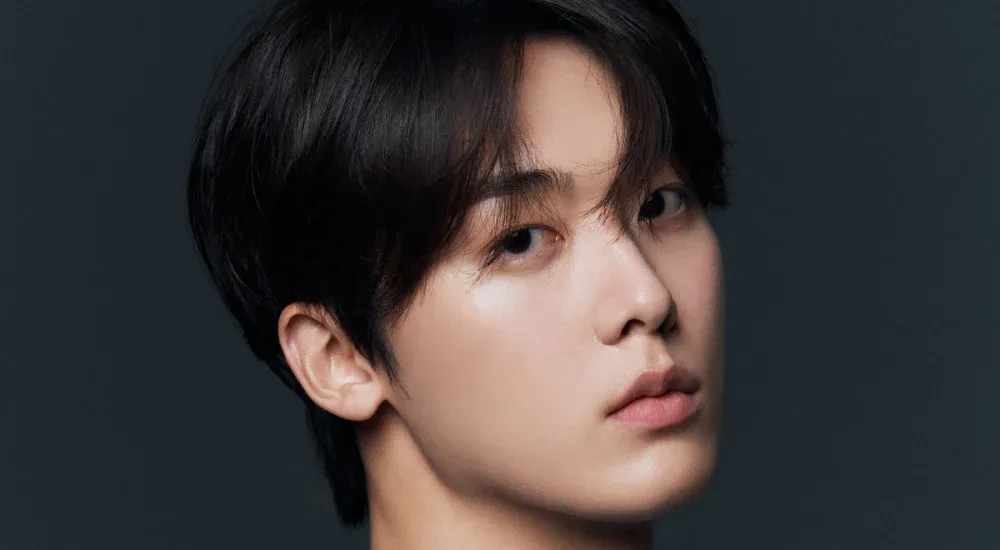 ASTRO-এর Yoon Sanha নতুন প্রোফাইল ফটোতে তার পরিণত দিক তুলে ধরেছেন