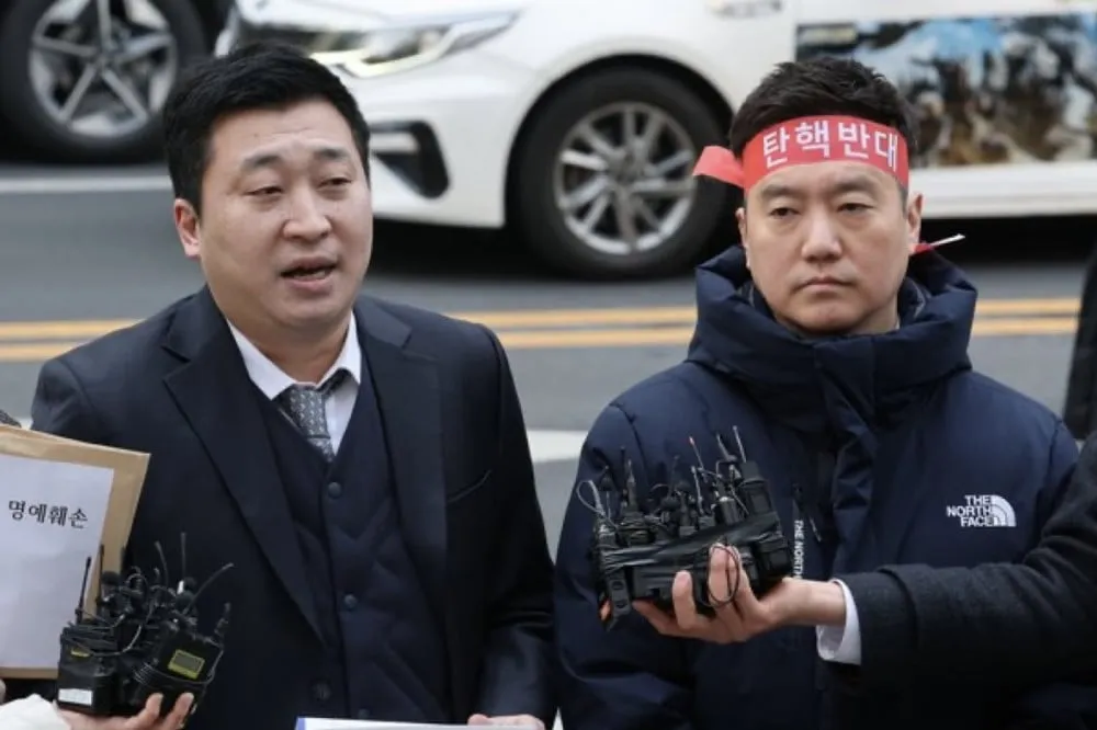 Kim Sae Ron'un ailesi beklenmedik siyasi tartışmaların ortasında basın toplantısı düzenledi