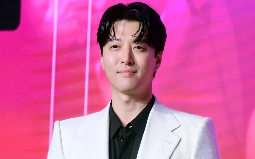 Aktör Lee Dong Gun'un ajansı sevgili dedikodusu hakkında açıklama yayınladı