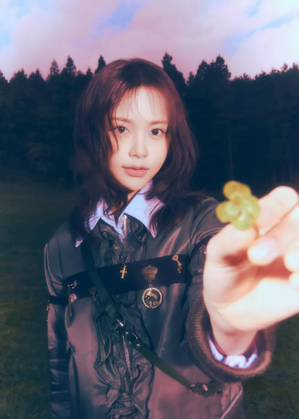 Hearts2hearts는 Stella Carmen과 Jiwoo의 꿈꾸는 티저 사진을 공개합니다.