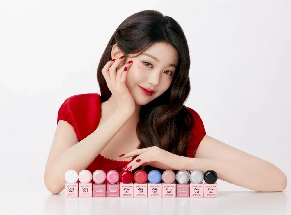 IVE元荣获选为美甲品牌Dashing Diva新模特