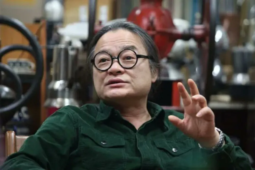 Il critico culturale Kim Gap Soo deve affrontare una reazione negativa per le sue osservazioni controverse su Kim Soo Hyun e sul defunto Kim Sae Ron