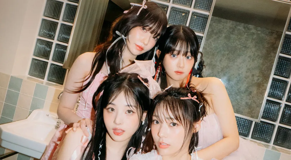 QWER trabajando en su regreso en junio