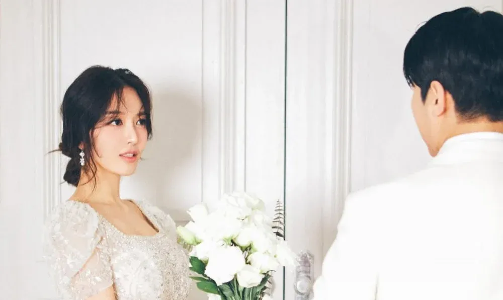 Dohwa de AOA anunció su matrimonio