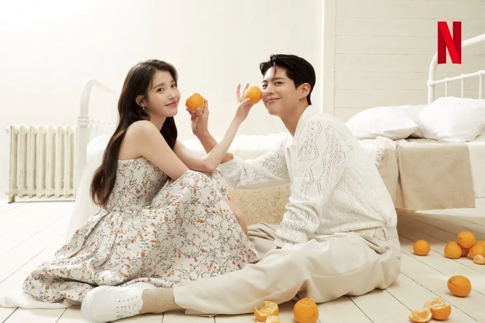 IU & Park Bo Gum Shine In New 'When Life Memberi Anda Tangerines' Pasangan Photoshoot
