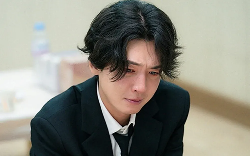 ஜங் கியுங் ஹோவின் சமீபத்திய நாடகம் 'ஓ மை கோஸ்ட் கிளையண்ட்ஸ்' அதன் முதல் காட்சியைத் தொடர்ந்து கவனத்தை ஈர்க்கிறது