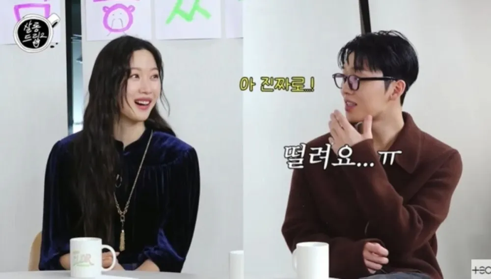 여배우 Moon Ga Young은 '살롱 드립'에서 최 hyunwook과 일화를 공유합니다.