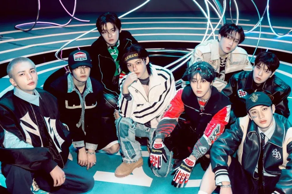 由于背部受伤，Stray Kids 的菲利克斯现在将在巡演时进行修改后的编舞