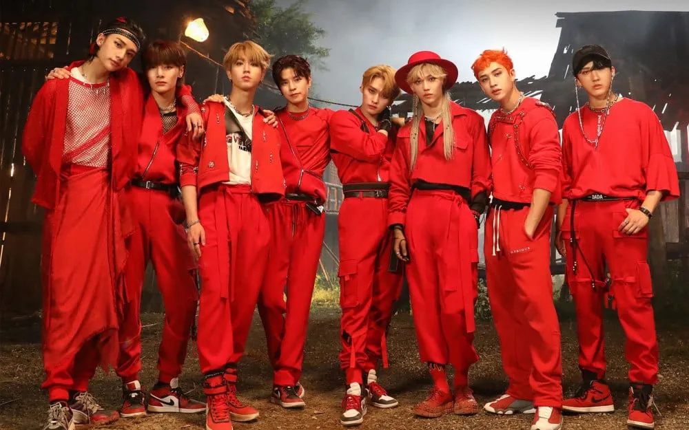 Stray Kids adiciona um segundo MV com 400 milhões de visualizações aos seus discos
