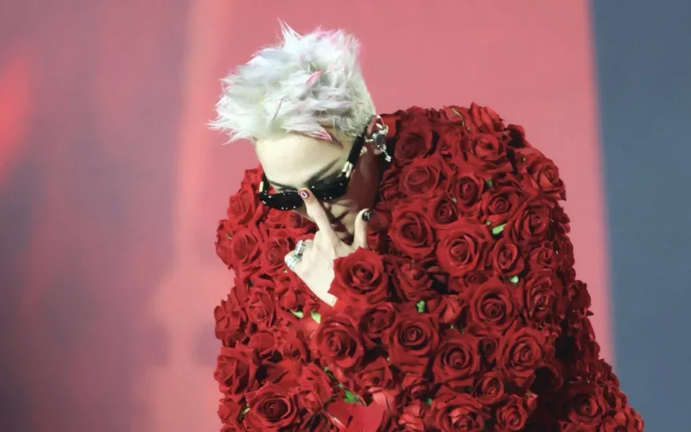 G-Dragon ravistelee Japania räjähtävillä Kyocera-kupolikonserteilla