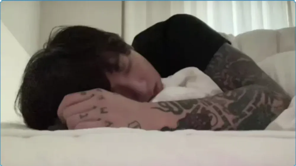 K-pop idoli, ki so besedno zvezo spati kjerkoli ponesli na višjo raven