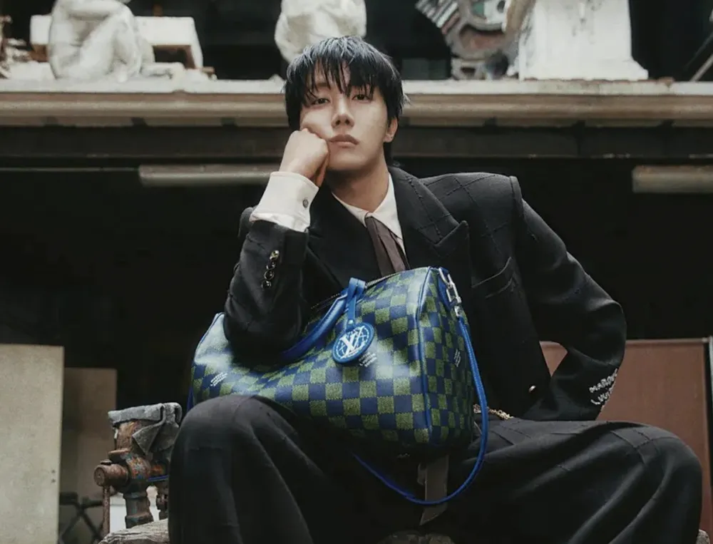J-hope BTS memukau W Korea Edisi Maret 2025 di Louis Vuitton