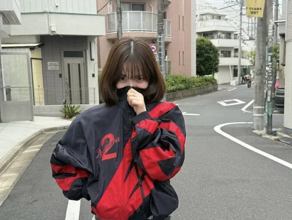 Karina risponde alla polemica sul simbolismo politico: “Mai mia intenzione”