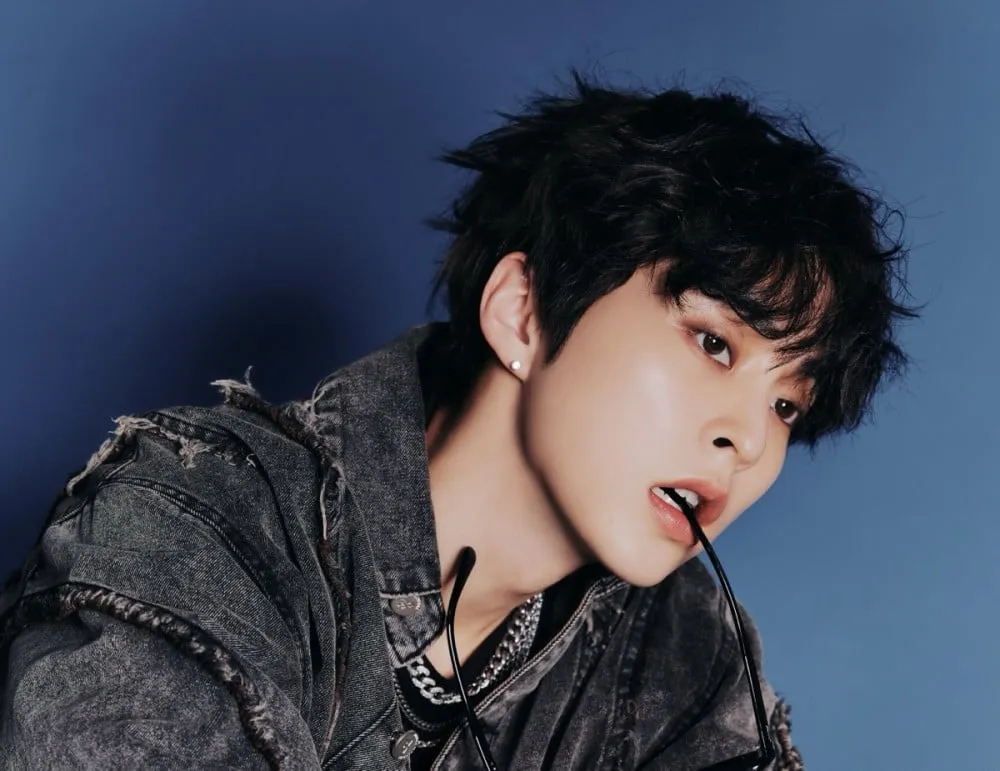 Xiumin z EXO zdobí obálku dubnového vydání AtStyle