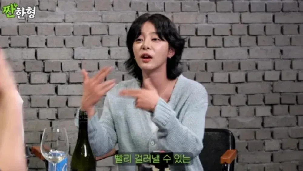 Seol In ah mengatakan mantan pacarnya putus dengannya karena “terlalu berjiwa bebas”