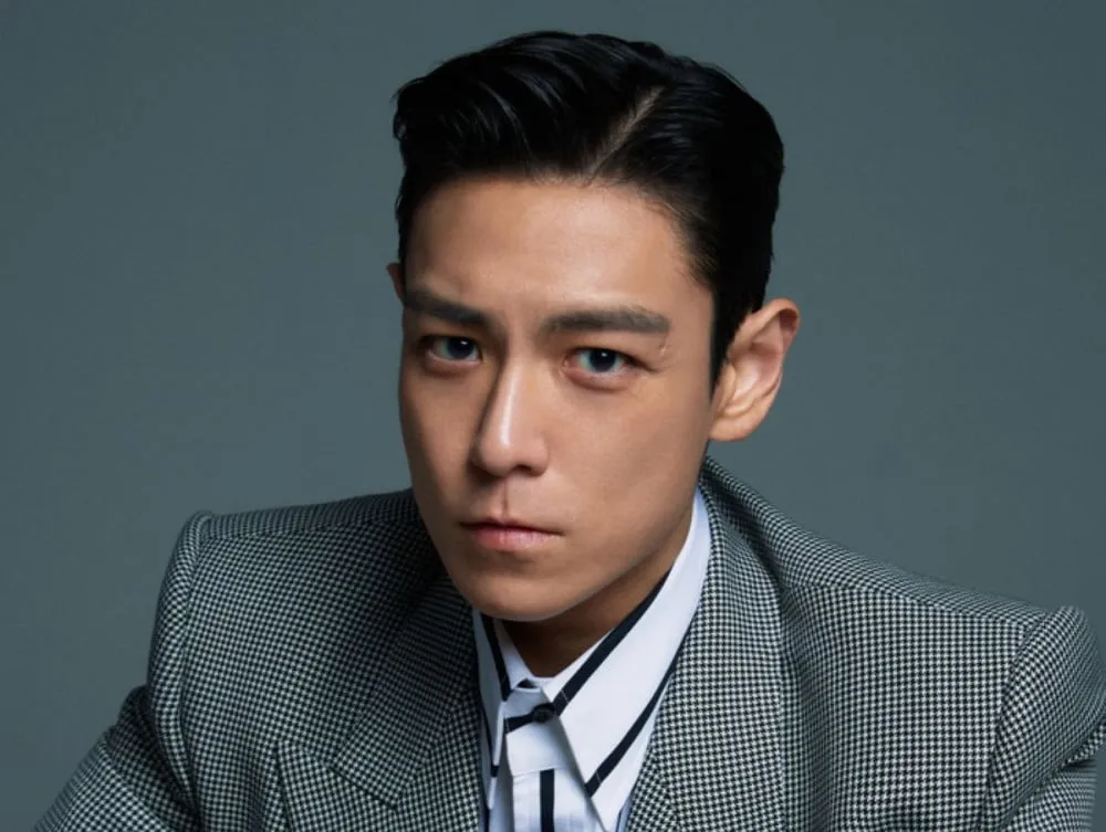 De naam van Choi Seung Hyun (T.O.P) vermeld naast BIGBANG-leden naarmate speculaties over reünies toenemen