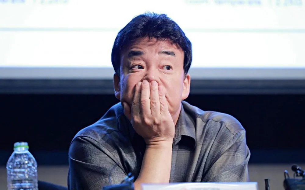 Baek Jong Won gir en unnskyldning etter rekken av kontroverser rundt matselskapet hans