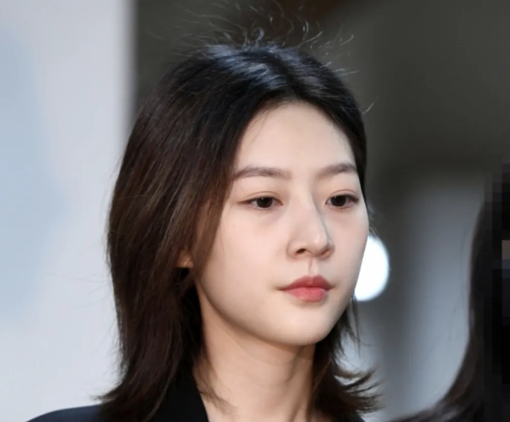 கிம் சே ரானின் குடும்பத்தினர் யூடியூபர் லீ ஜின் ஹோ மீது தவறான கூற்றுக்கள் மீது அவதூறு வழக்கு தொடர்ந்தனர்