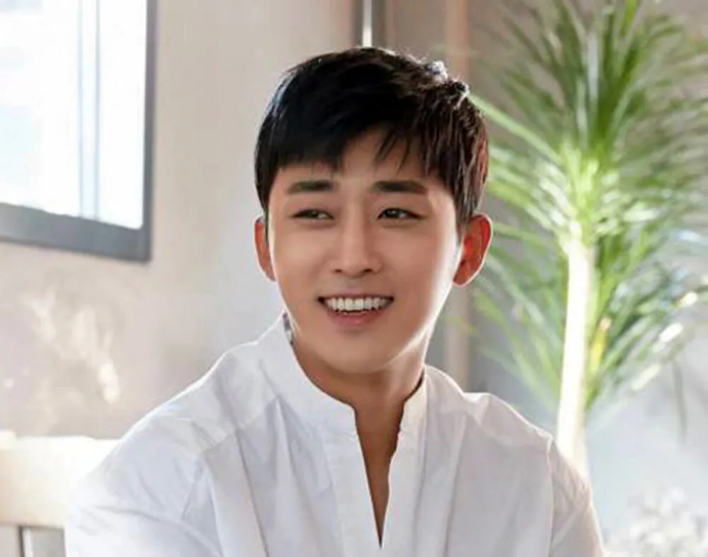 সন হো জুন 'কিলিং সিজার'-এ নতুন এজেন্সি এবং তারকাদের লঞ্চ করেছেন