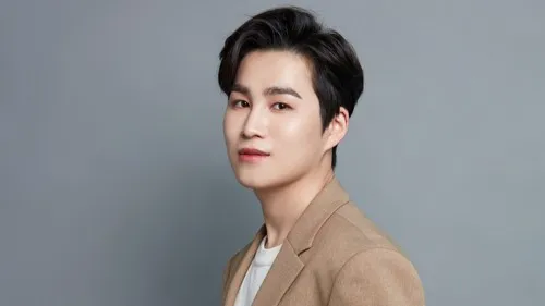 Kim Hee Jae ช่วยเหลือเด็กๆ ที่เป็นโรคด้วยการบริจาคเงินรางวัลจาก 'King of Mask Singer'