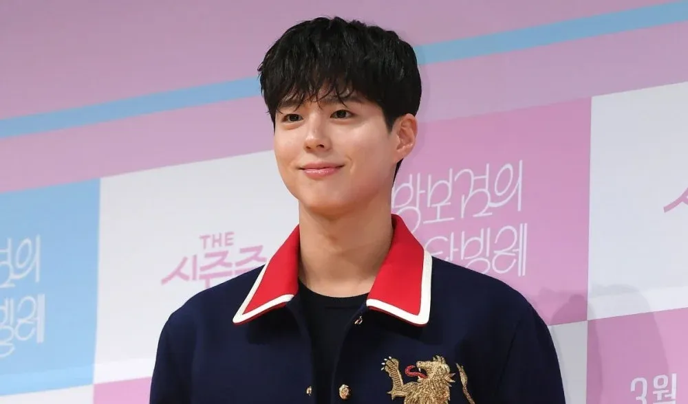 Park Bo Gum zaproponował główną rolę męską w nowym dramacie „Nocny wędrowiec”