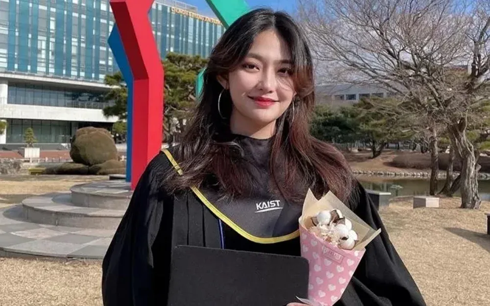 Nekdanja članica dekliške skupine je zdaj inštruktorica matematike