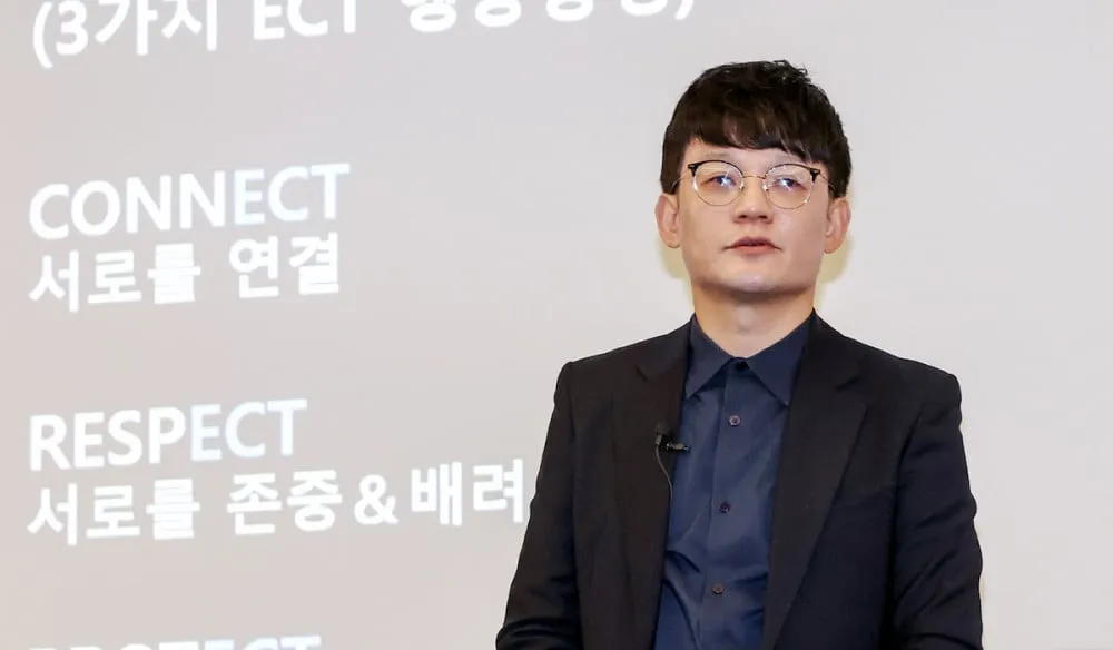 Pet združenj, ki predstavljajo popularno glasbeno industrijo Južne Koreje, se je zbralo na tiskovni konferenci z naslovom 