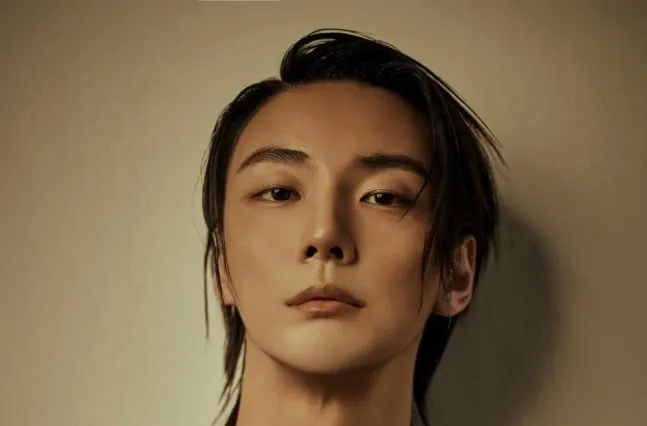 Yoon Si Yoon viser et slankere look efter at have skrevet under med et nyt bureau