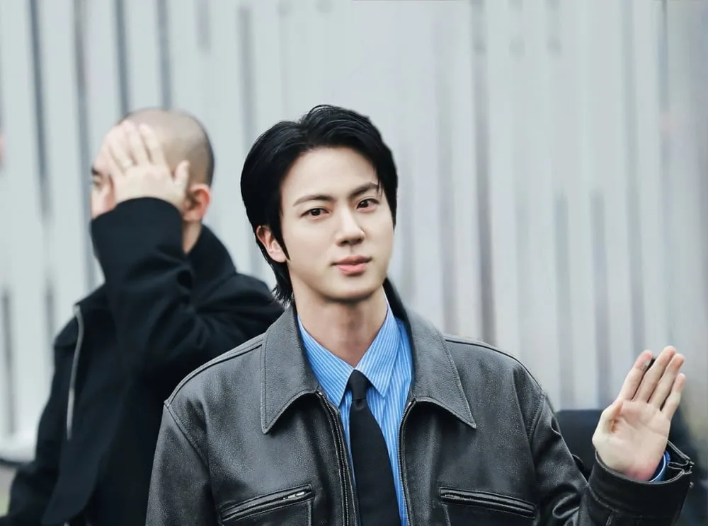 방탄소년단 진, 밀라노 패션위크 장악 - 구찌 앰배서더로 글로벌 열풍 불러일으키다