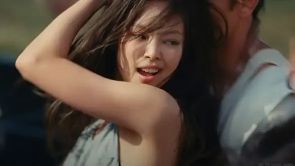 A dança sedutora de BLACKPINK JENNIE do episódio 1 de ‘The Idol’ se torna um grande desafio viral no TikTok