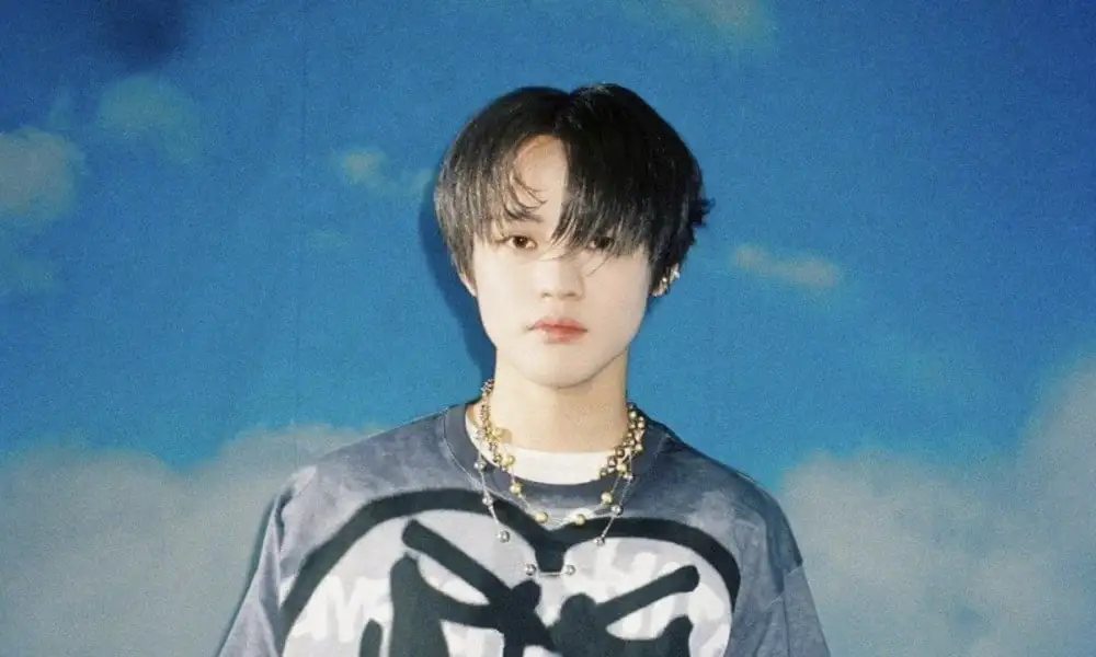 Chenle z NCT Dream vystoupí vsedě na hudebních show kvůli zranění kotníku