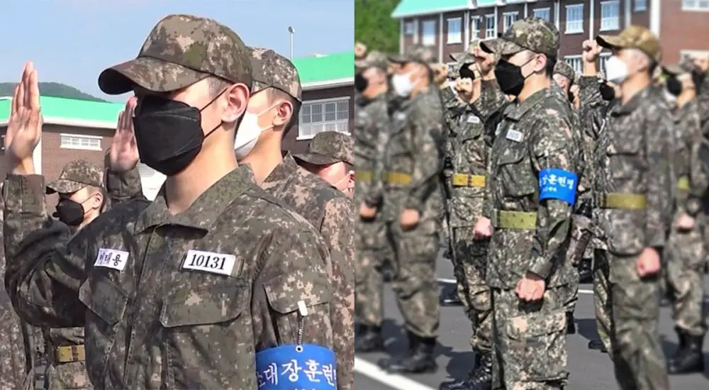 Taeyong z NCT bol spozorovaný s páskou vodcu čaty na uvítacom ceremoniáli nového regrúta námorníctva ROK