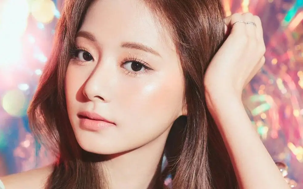 'Tidak ada promosi individu pada tahun 2023,' Fans berspekulasi jika ibu Tzuyu memberi naungan pada JYP setelah memposting pesan samar