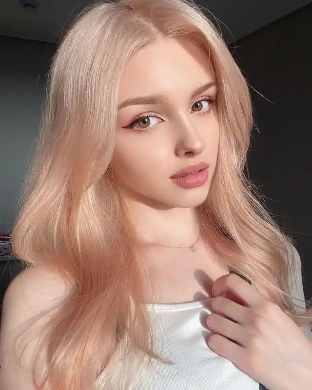 Profil & Fakta Elina Karimova